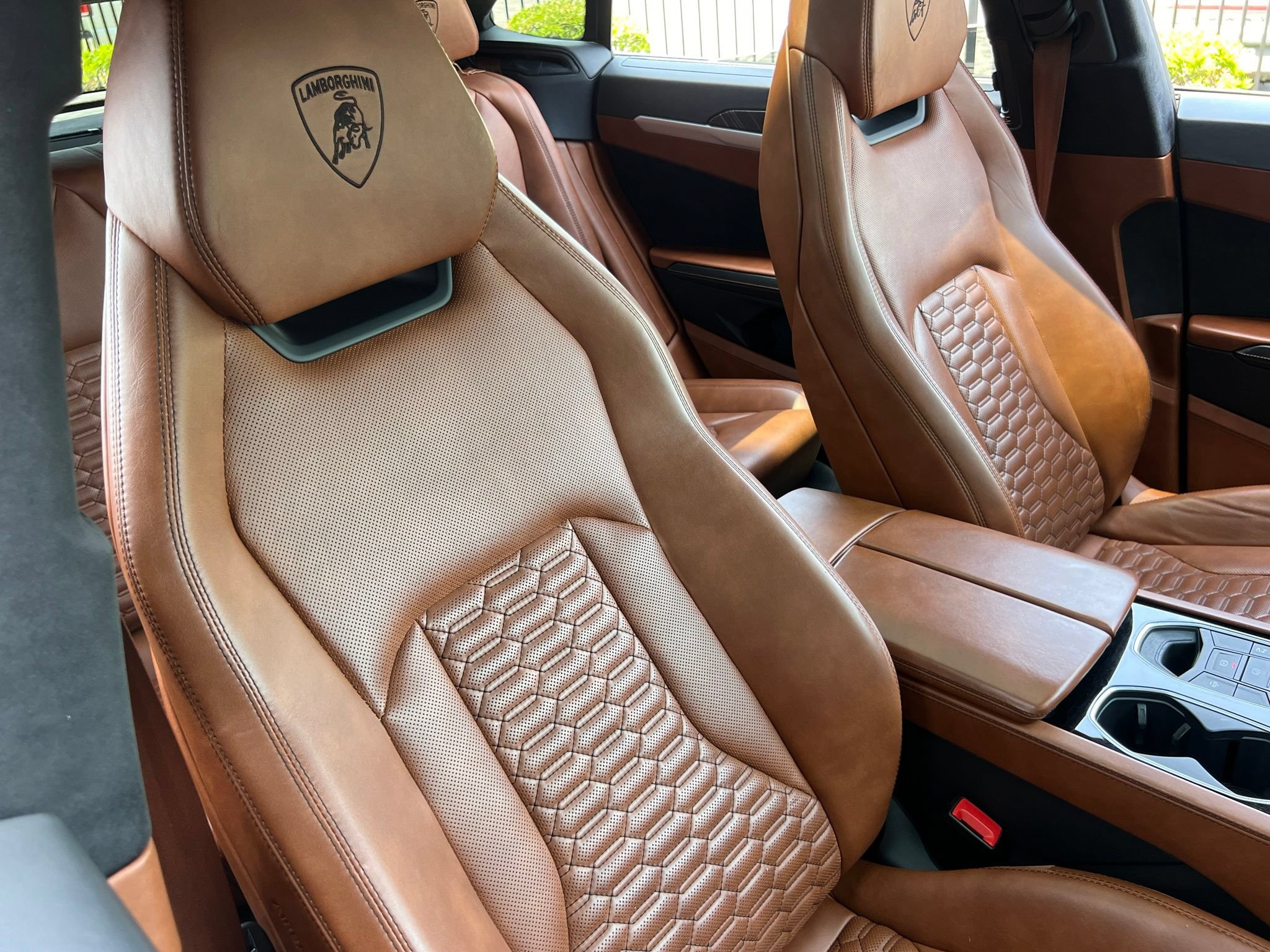 Used 2019 Lamborghini Urus AWD/4WD image 15