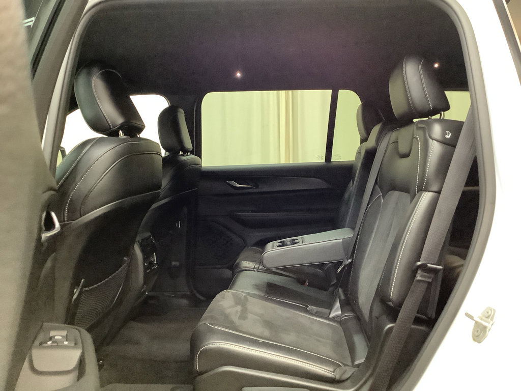 Used 2024 Jeep Grand Cherokee L Laredo image 14