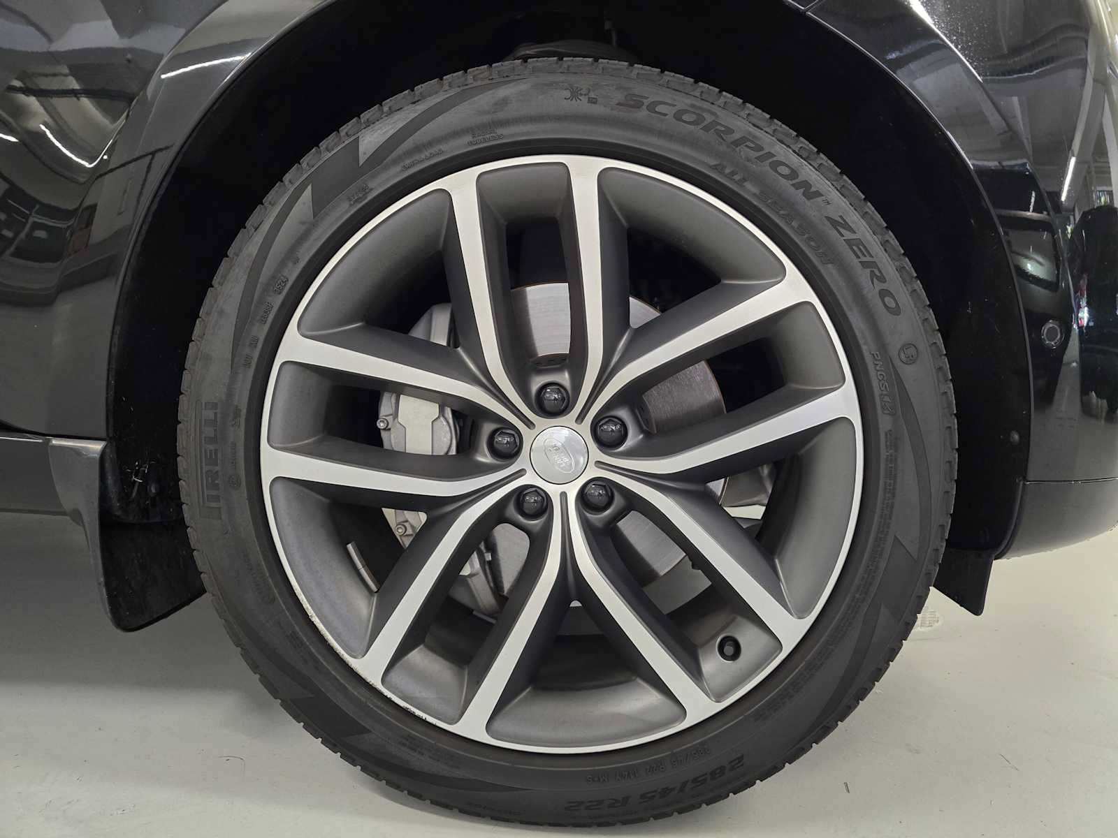 Used 2025 Land Rover Range Rover SE AWD/4WD image 9