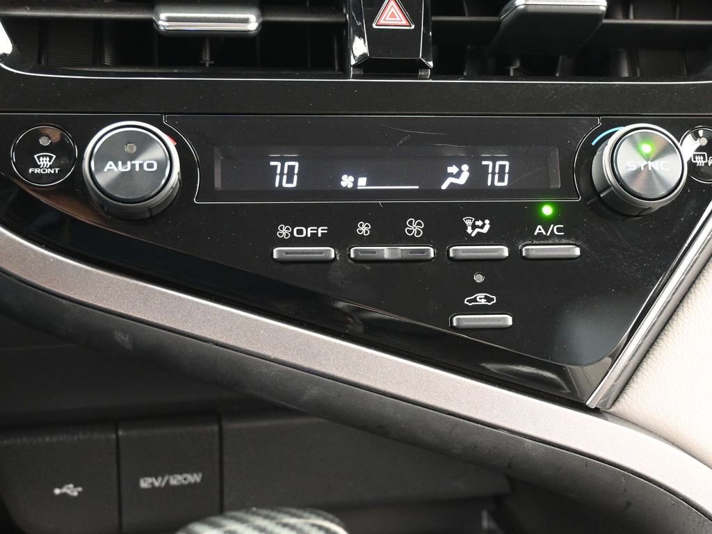 Used 2022 Toyota Camry SE image 23