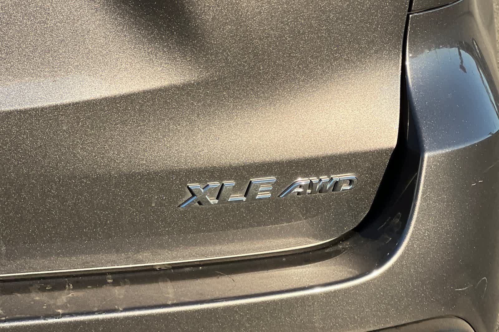 Used 2019 Toyota Highlander XLE AWD/4WD image 24