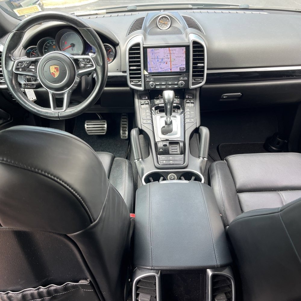 Used 2017 Porsche Cayenne S AWD/4WD image 3