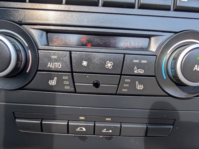 Used 2010 BMW 128i Convertible image 4