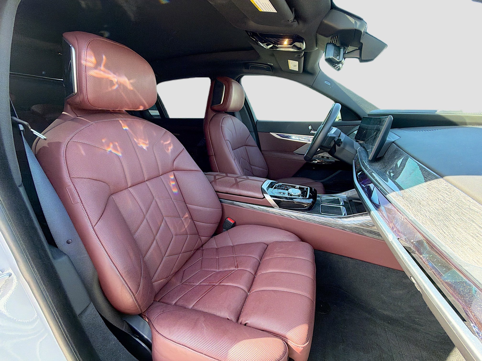 Used 2025 BMW i7 xDrive60 image 15