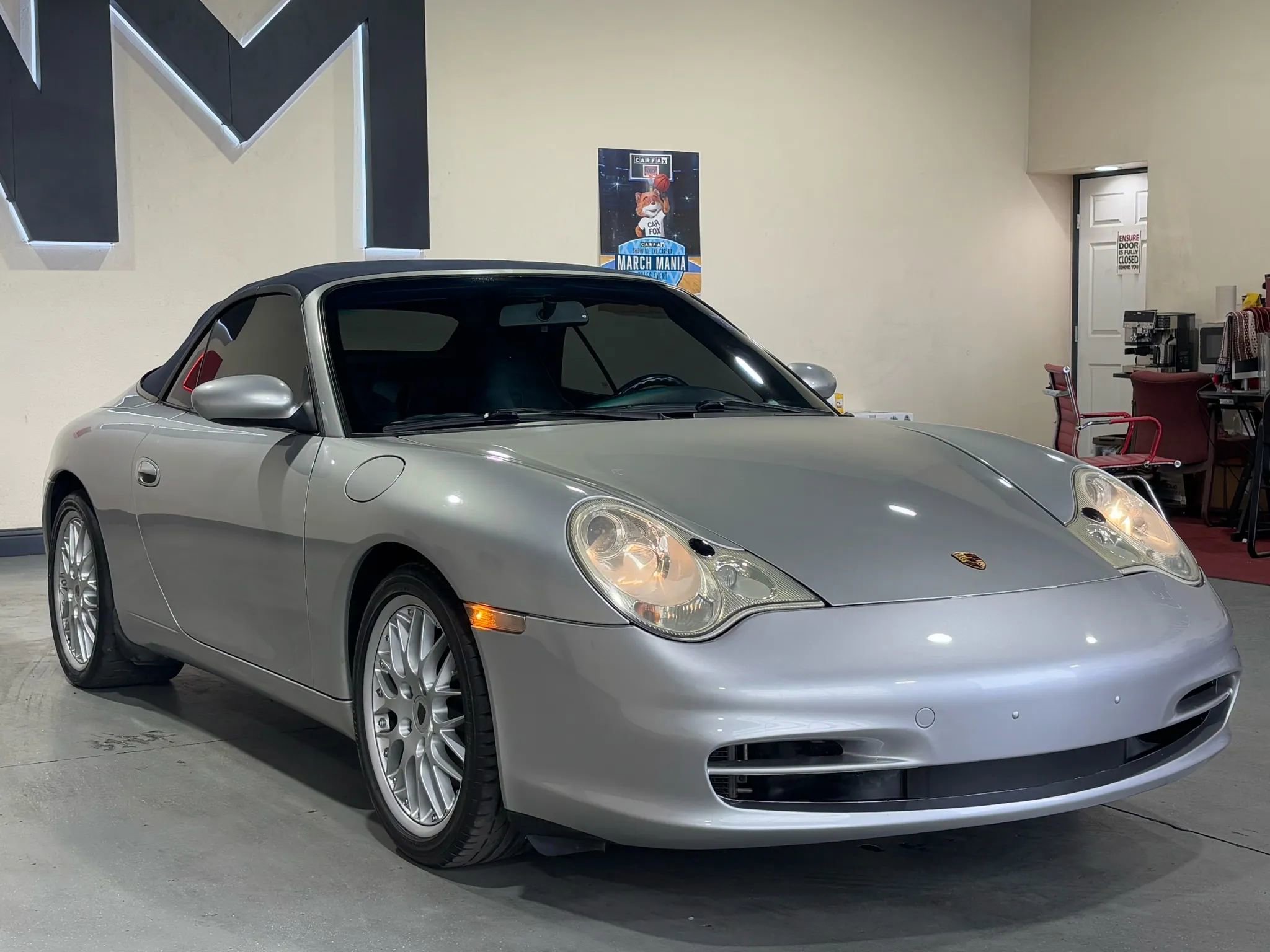 Used 2004 Porsche 911 Carrera image 2