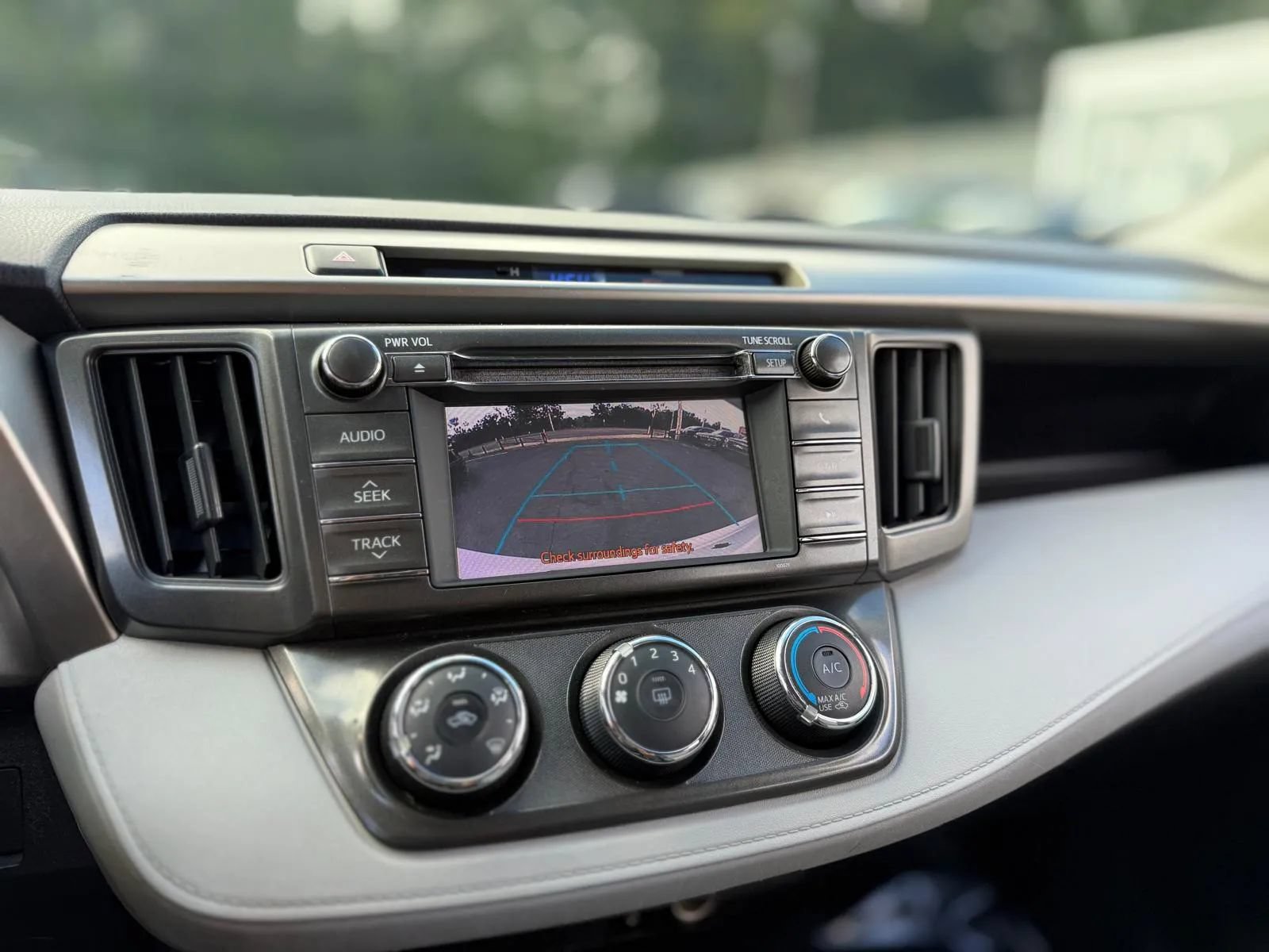 Used 2013 Toyota RAV4 LE AWD/4WD image 14