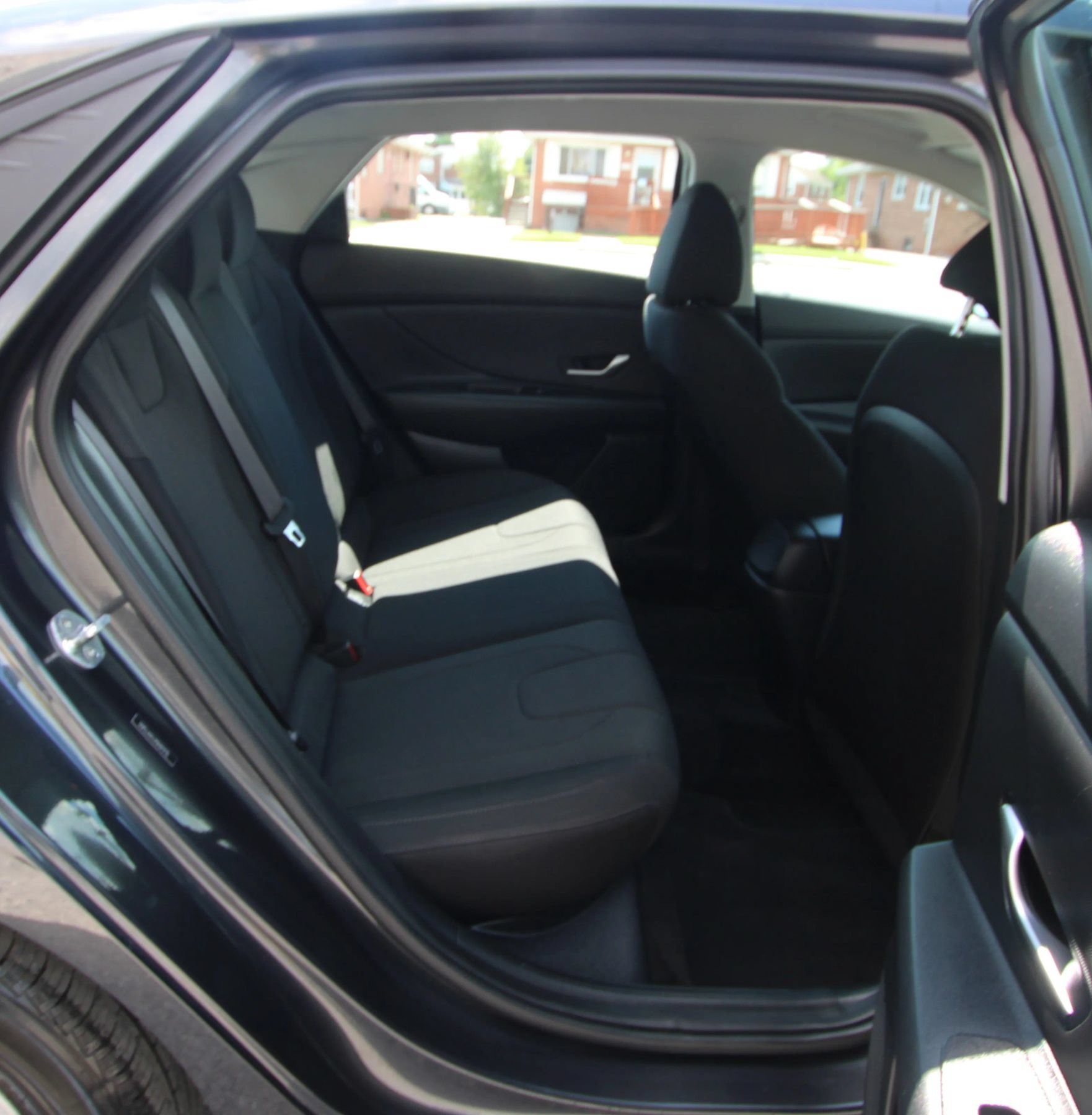 Used 2022 Hyundai Elantra SE FWD image 12