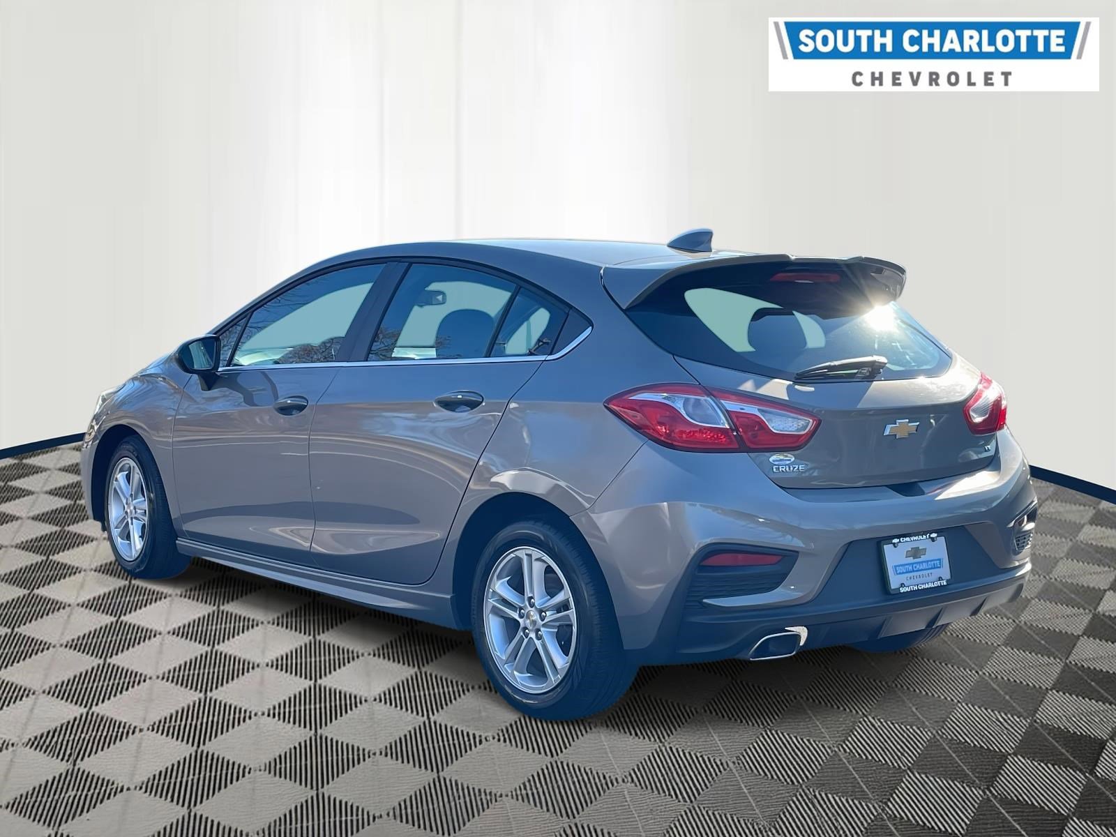 Used 2018 Chevrolet Cruze LT w/ Sun And Sound Package image 4