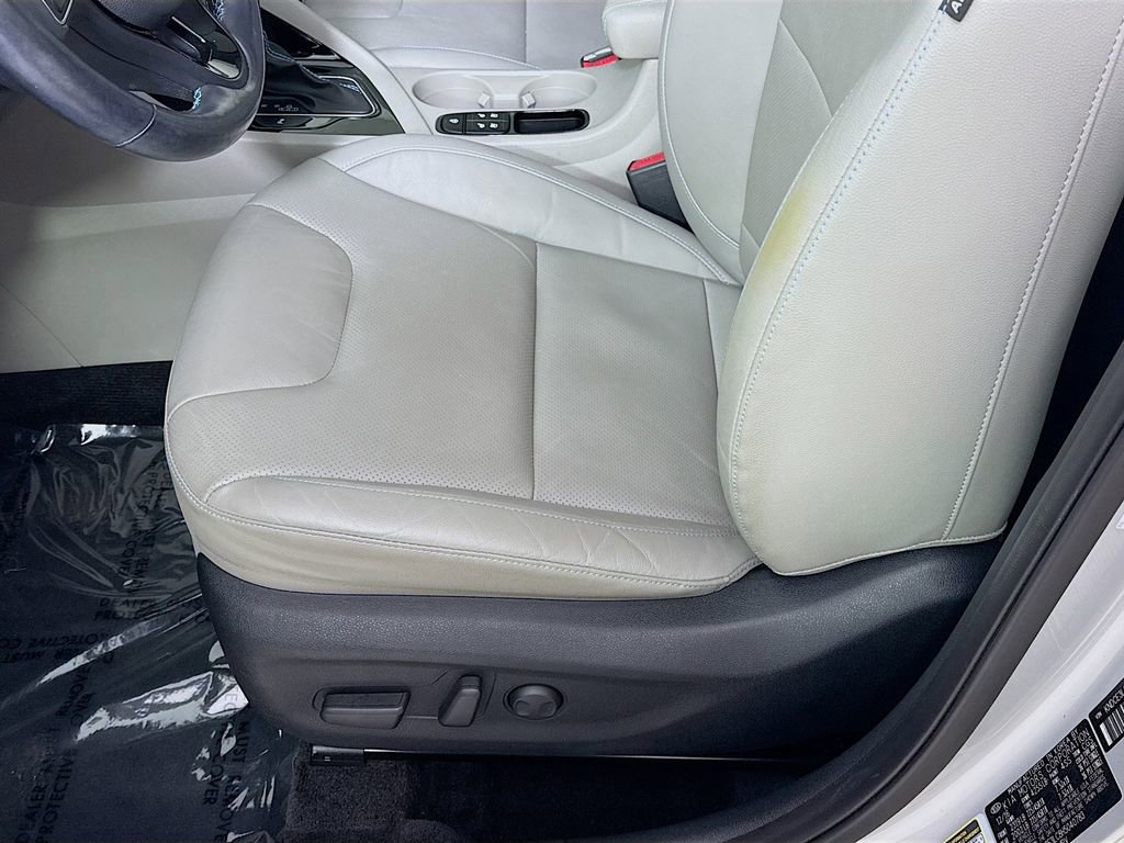 Used 2017 Kia Niro Touring w/ Advanced Technology Package FWD image 23