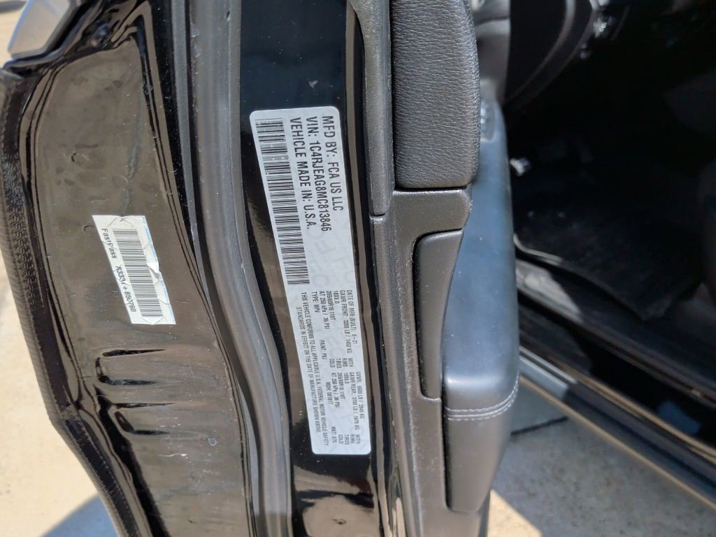 Used 2021 Jeep Grand Cherokee Laredo image 44