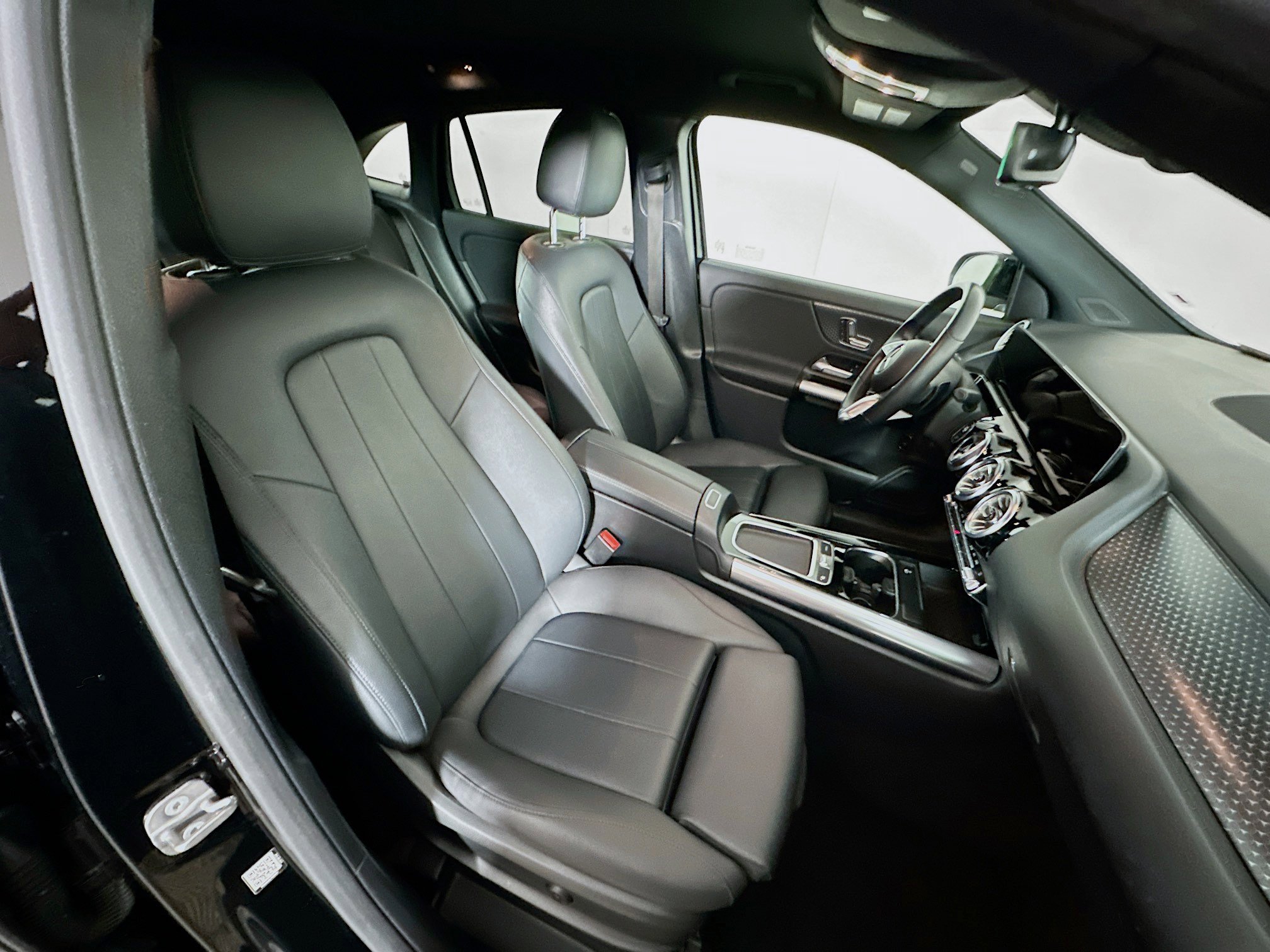 Used 2025 Mercedes-Benz GLA 250 4MATIC image 30