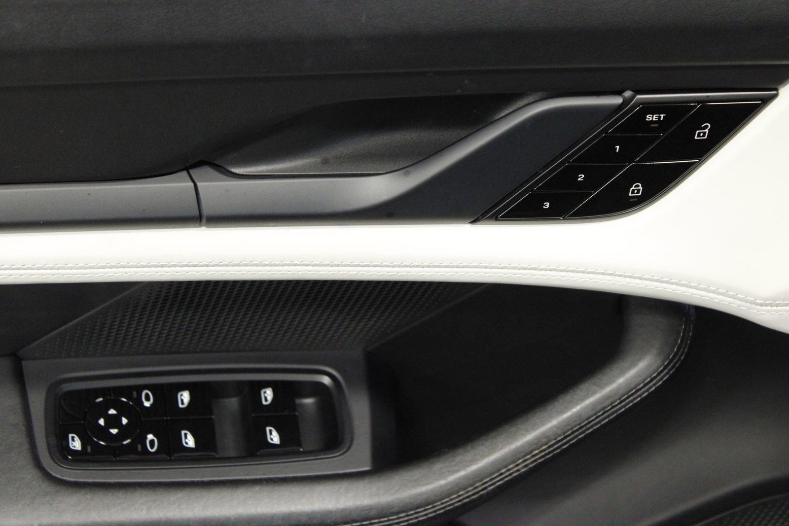 Certified 2021 Porsche Taycan image 30