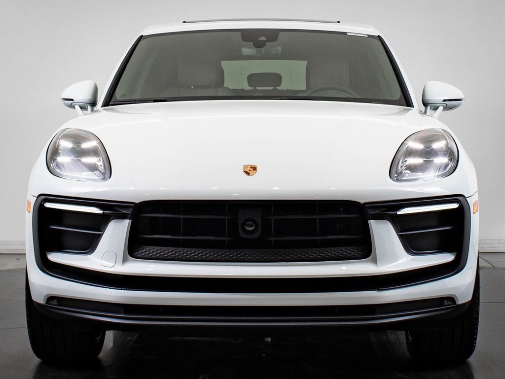 Certified 2025 Porsche Macan image 11