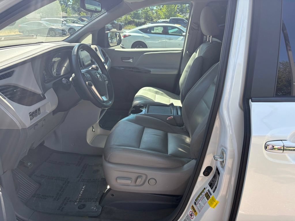 Used 2017 Toyota Sienna Limited AWD/4WD image 13