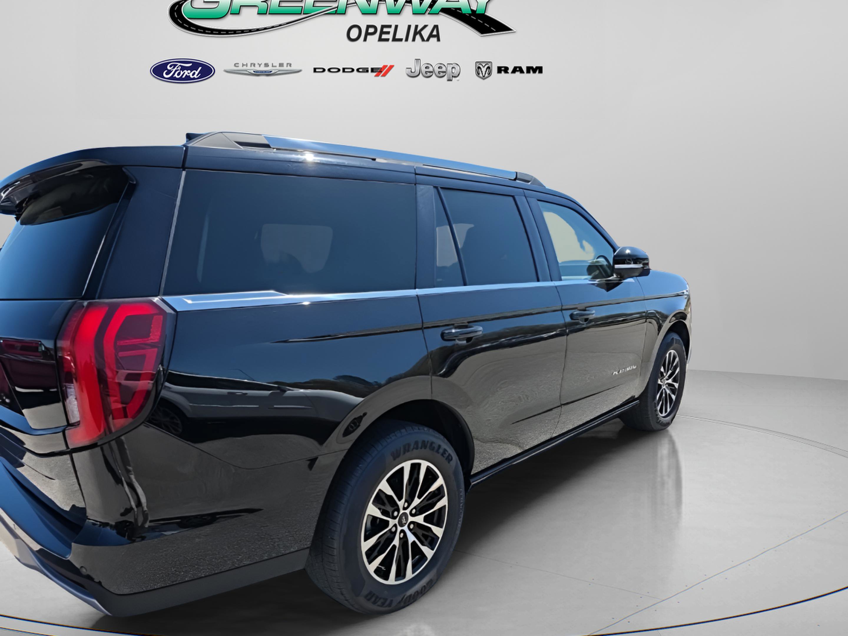 Used 2025 Ford Expedition Platinum image 10