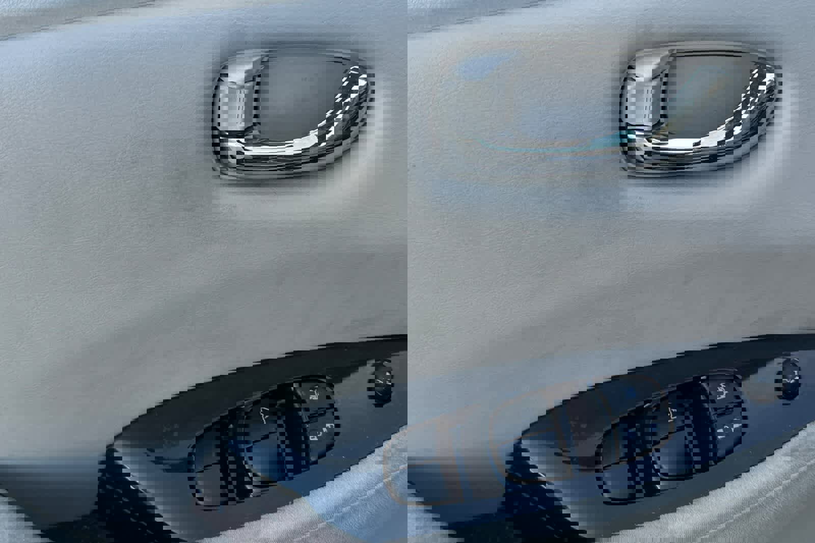 Used 2011 Nissan Leaf w/ Eco Design Pkg image 13