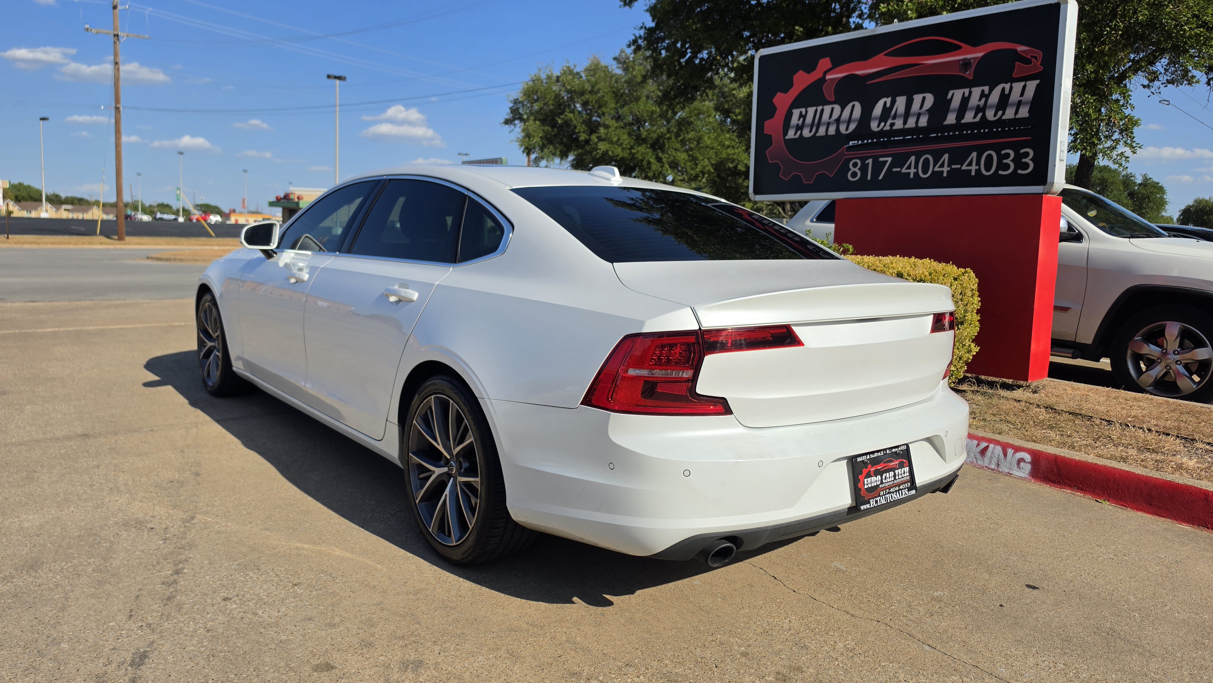 Used 2018 Volvo S90 T5 Momentum FWD image 3