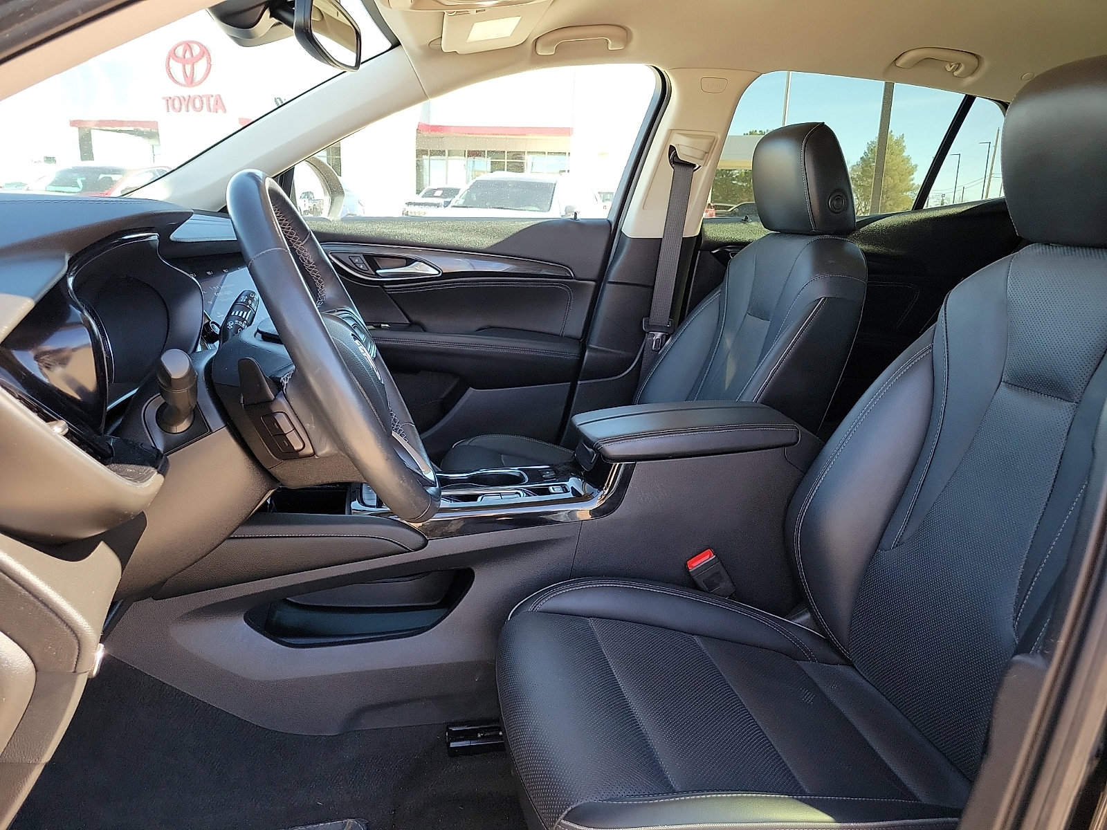 Used 2023 Buick Envision Essence image 12