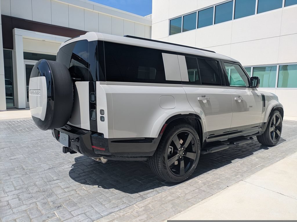 New 2026 Land Rover Defender 130 X-Dynamic SE AWD/4WD image 5