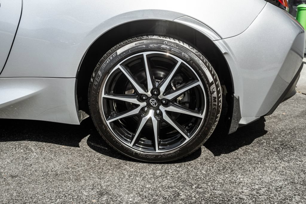 Used 2025 Toyota GR86 RWD image 27
