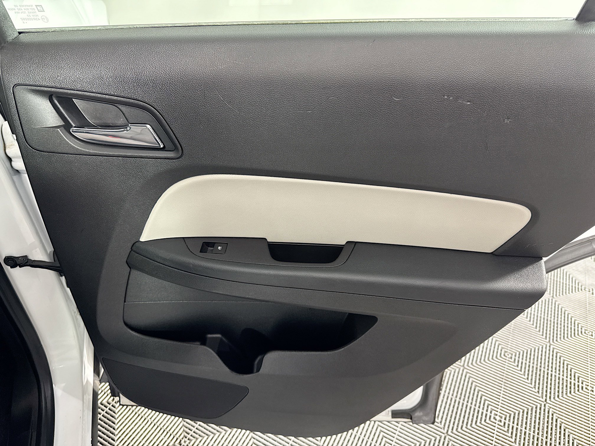 Used 2017 Chevrolet Equinox LS image 24