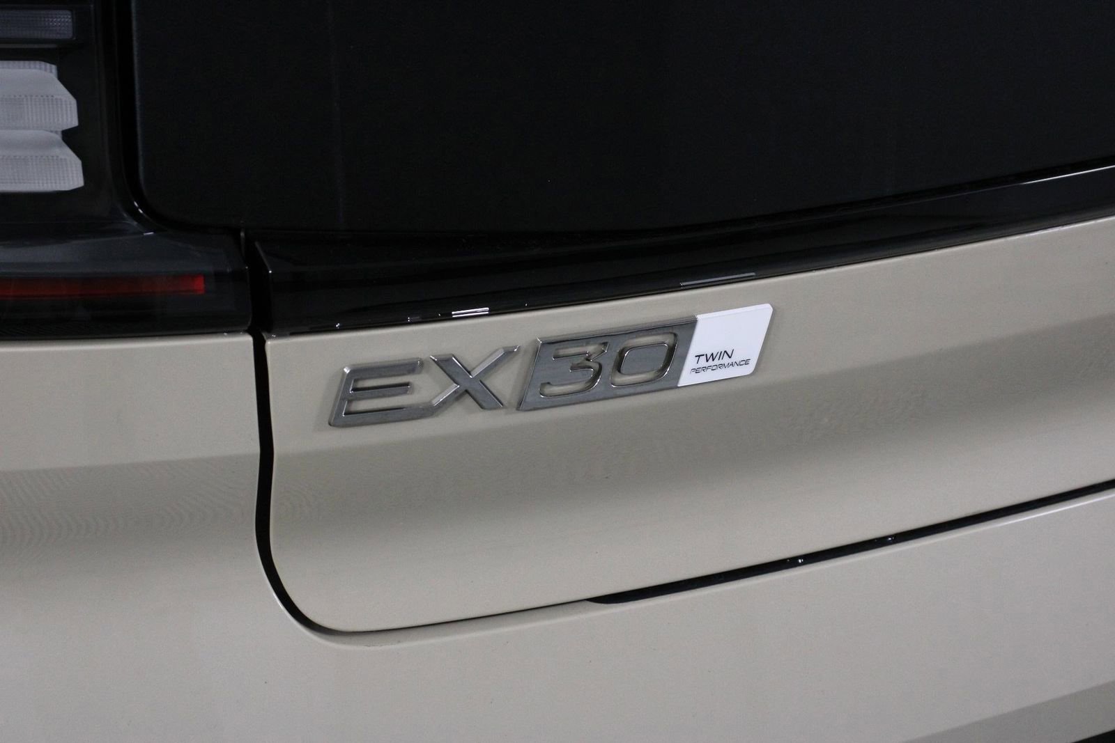 New 2026 Volvo EX30 Cross Country Ultra w/ Protection Package Premier image 15