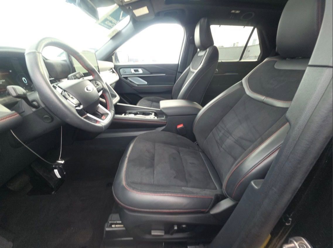 Used 2025 Ford Explorer ST image 5