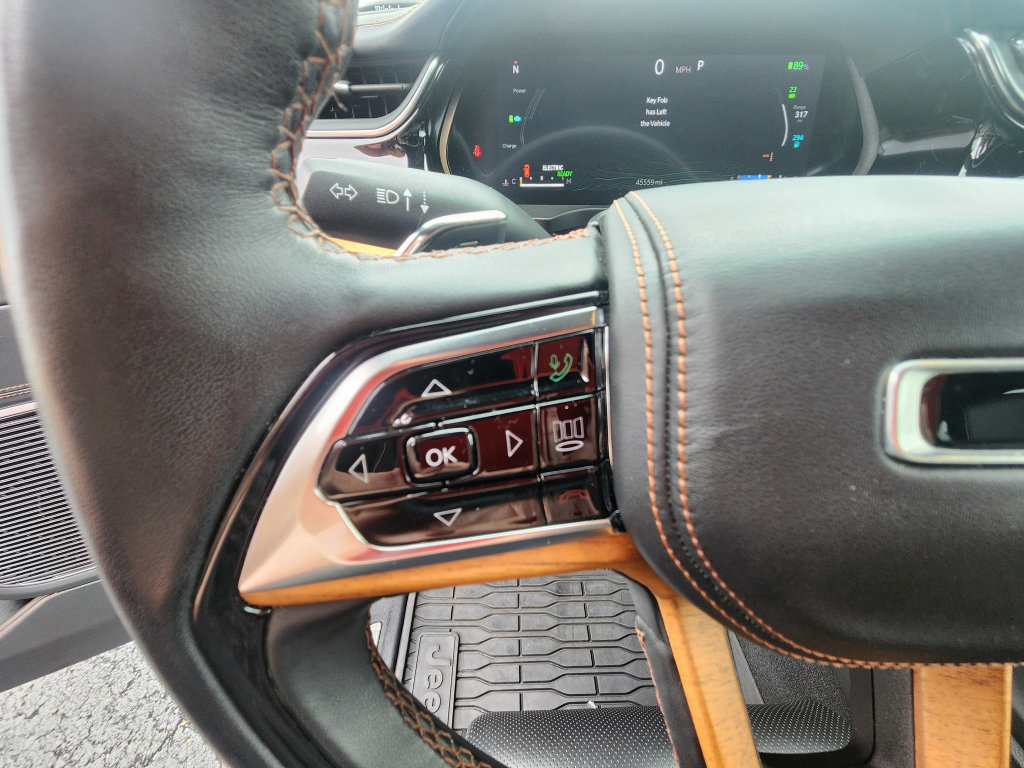 Used 2022 Jeep Grand Cherokee Summit AWD/4WD image 29
