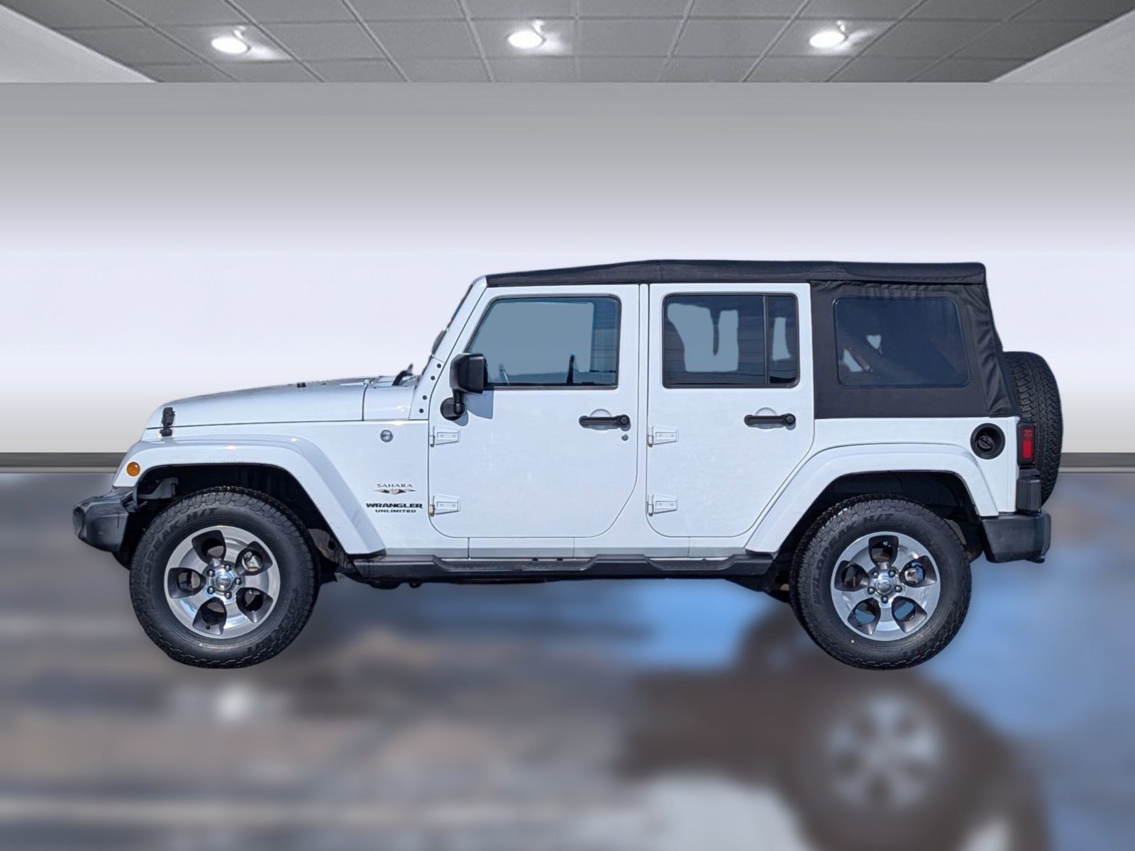 Used 2017 Jeep Wrangler Unlimited Sahara image 2