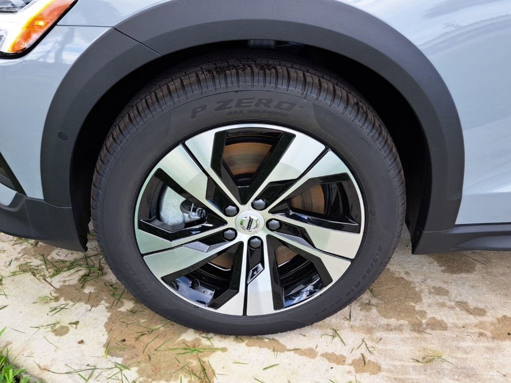 New 2026 Volvo V60 B5 Cross Country Plus w/ Protection Package Premier AWD/4WD image 3