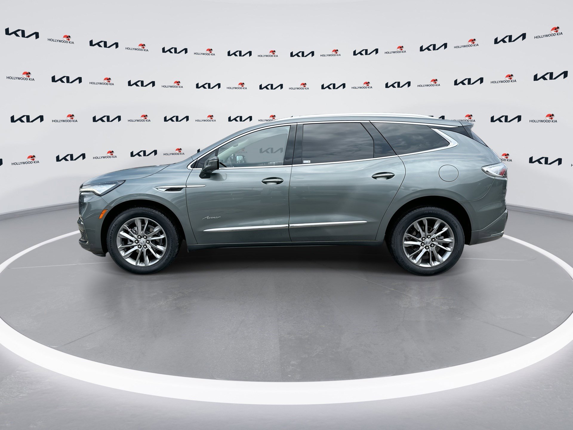 Used 2022 Buick Enclave Avenir w/ Avenir Technology Package AWD/4WD image 5