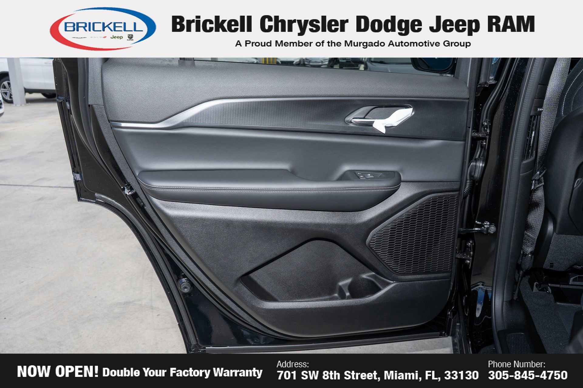 New 2025 Jeep Grand Cherokee L Laredo image 12