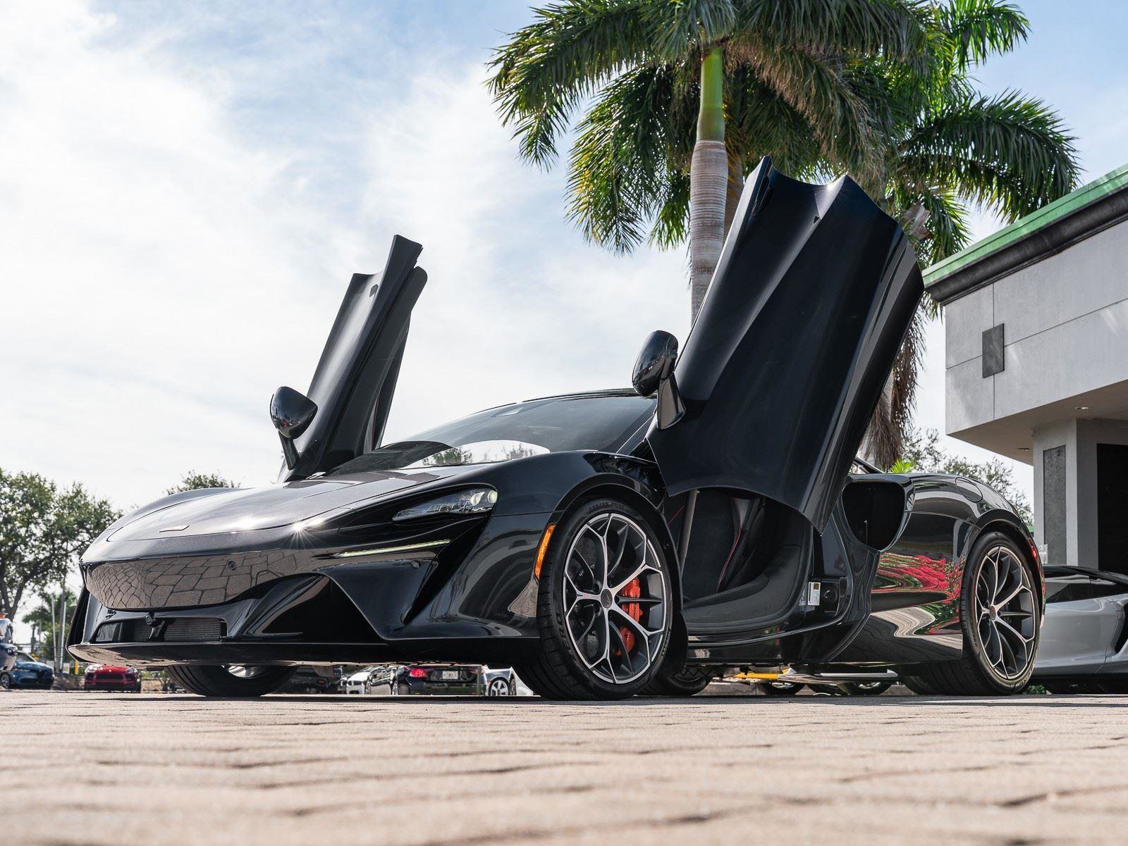 Used 2025 McLaren Artura image 31