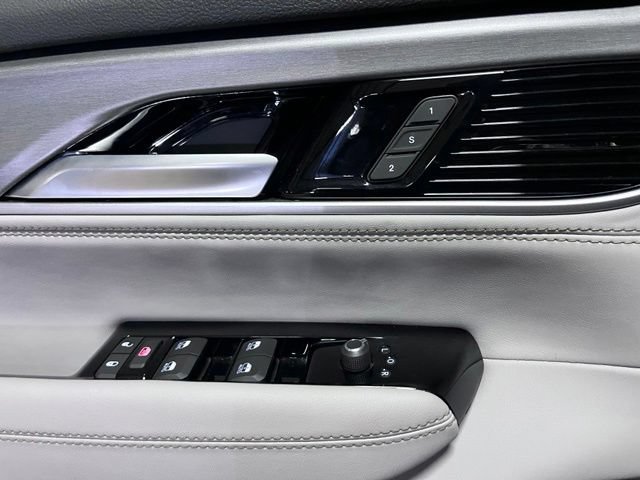Used 2025 Jeep Wagoneer 4WD w/ Premium Group I image 23