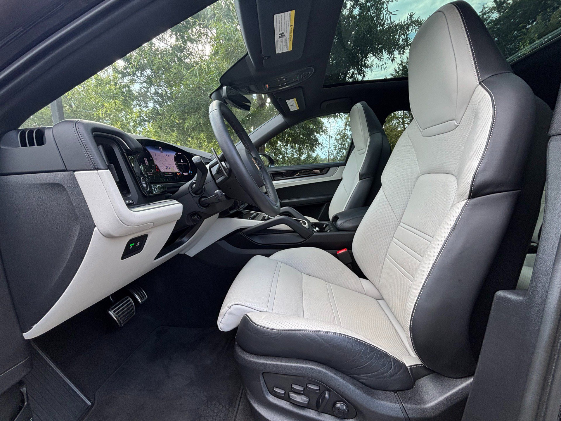 Used 2025 Porsche Cayenne S AWD/4WD image 10