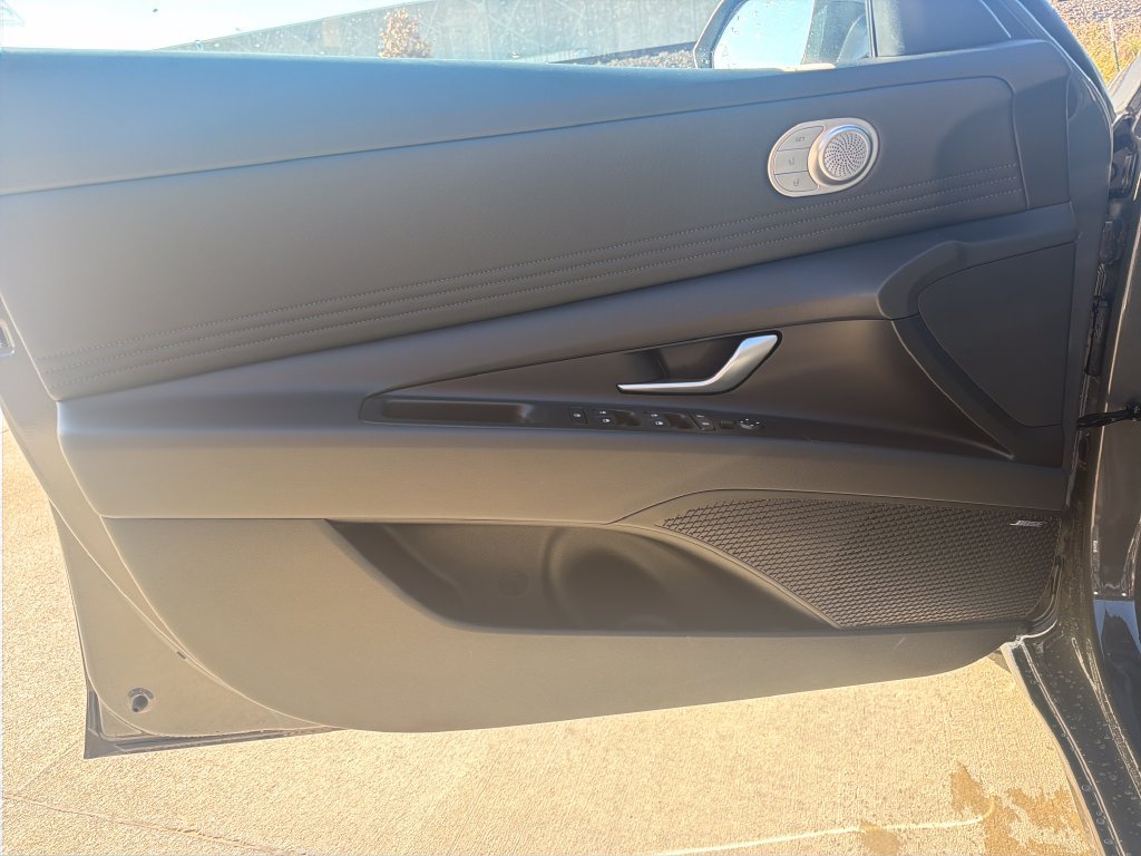 New 2026 Hyundai Elantra Limited FWD image 17