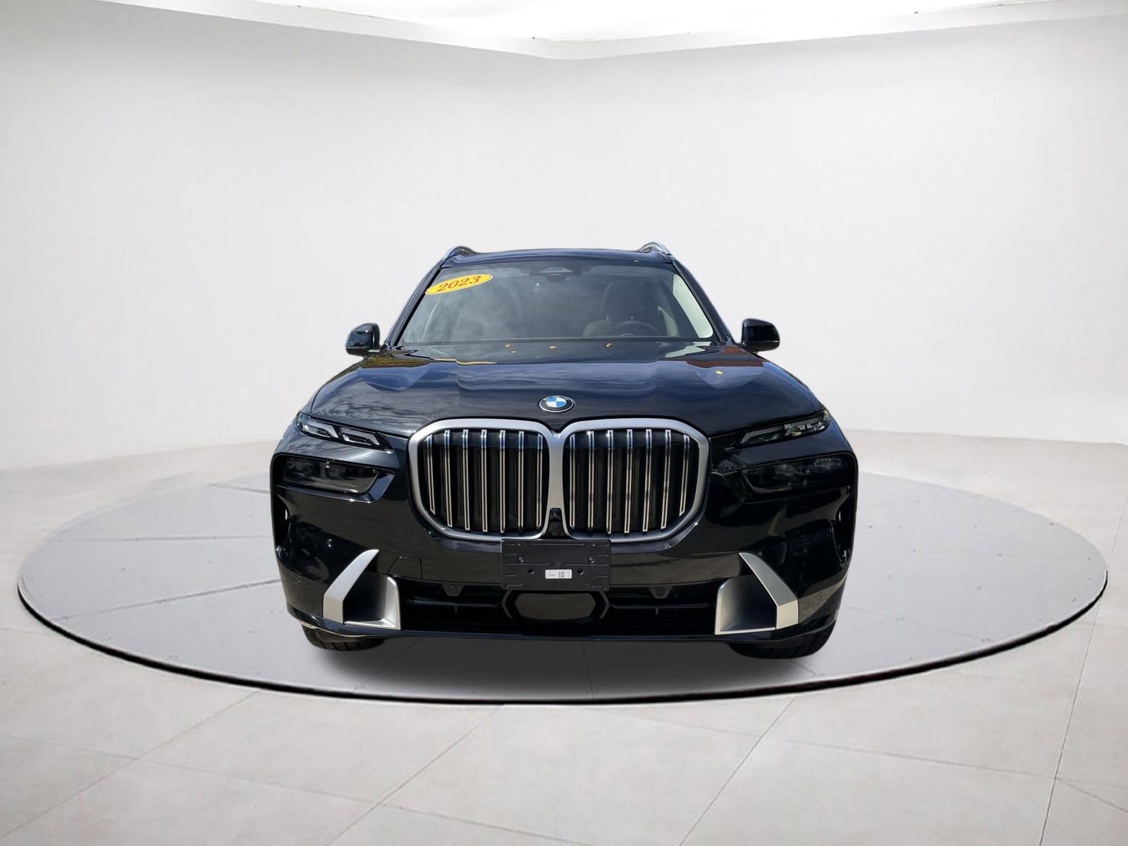 Used 2023 BMW X7 xDrive40i w/ Parking Assistance Package image 2