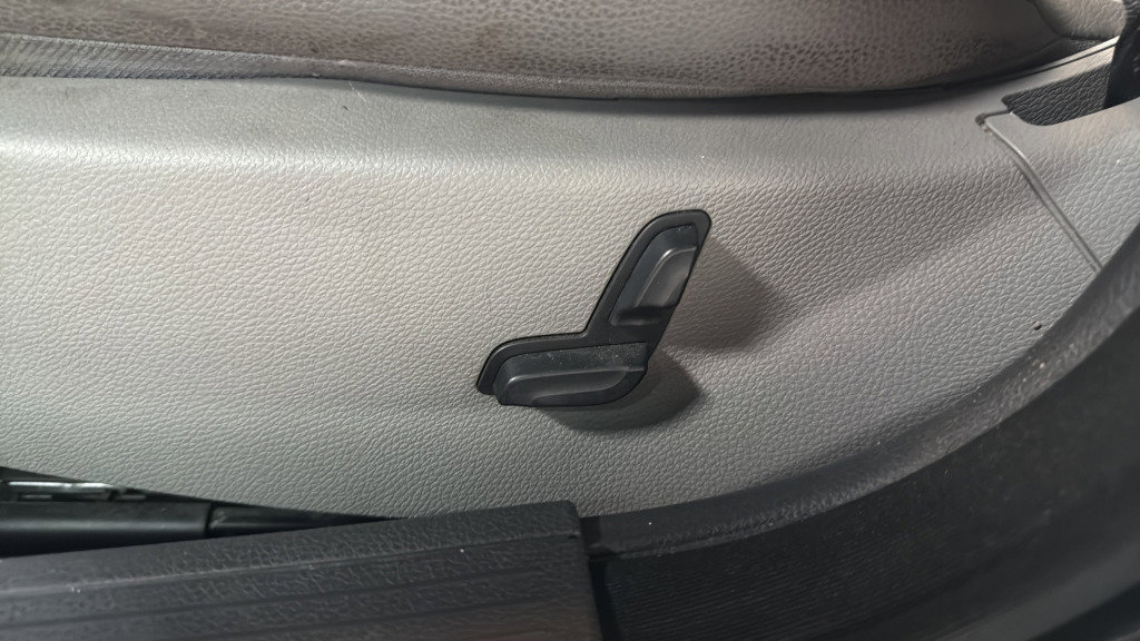Used 2008 Mercedes-Benz C 300 Sedan image 17