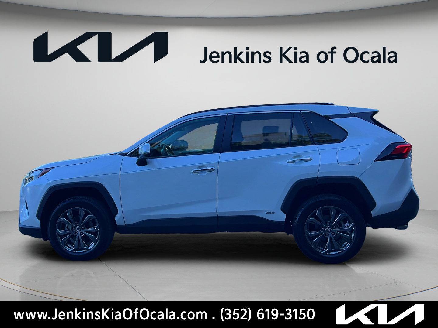 Used 2023 Toyota RAV4 Limited AWD/4WD image 6