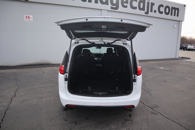 New 2026 Chrysler Voyager LX image 23