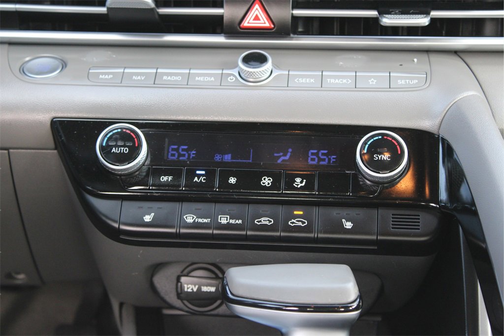 Used 2025 Hyundai Elantra SEL image 25