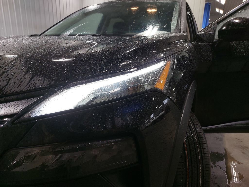 Certified 2025 Nissan Rogue SV image 31