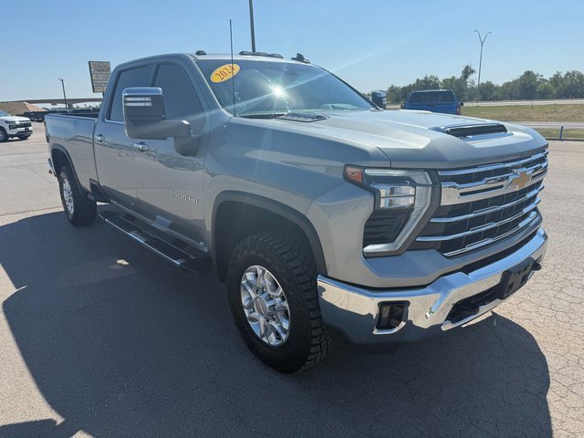 Used 2024 Chevrolet Silverado 3500 LTZ w/ LTZ Convenience Package image 8