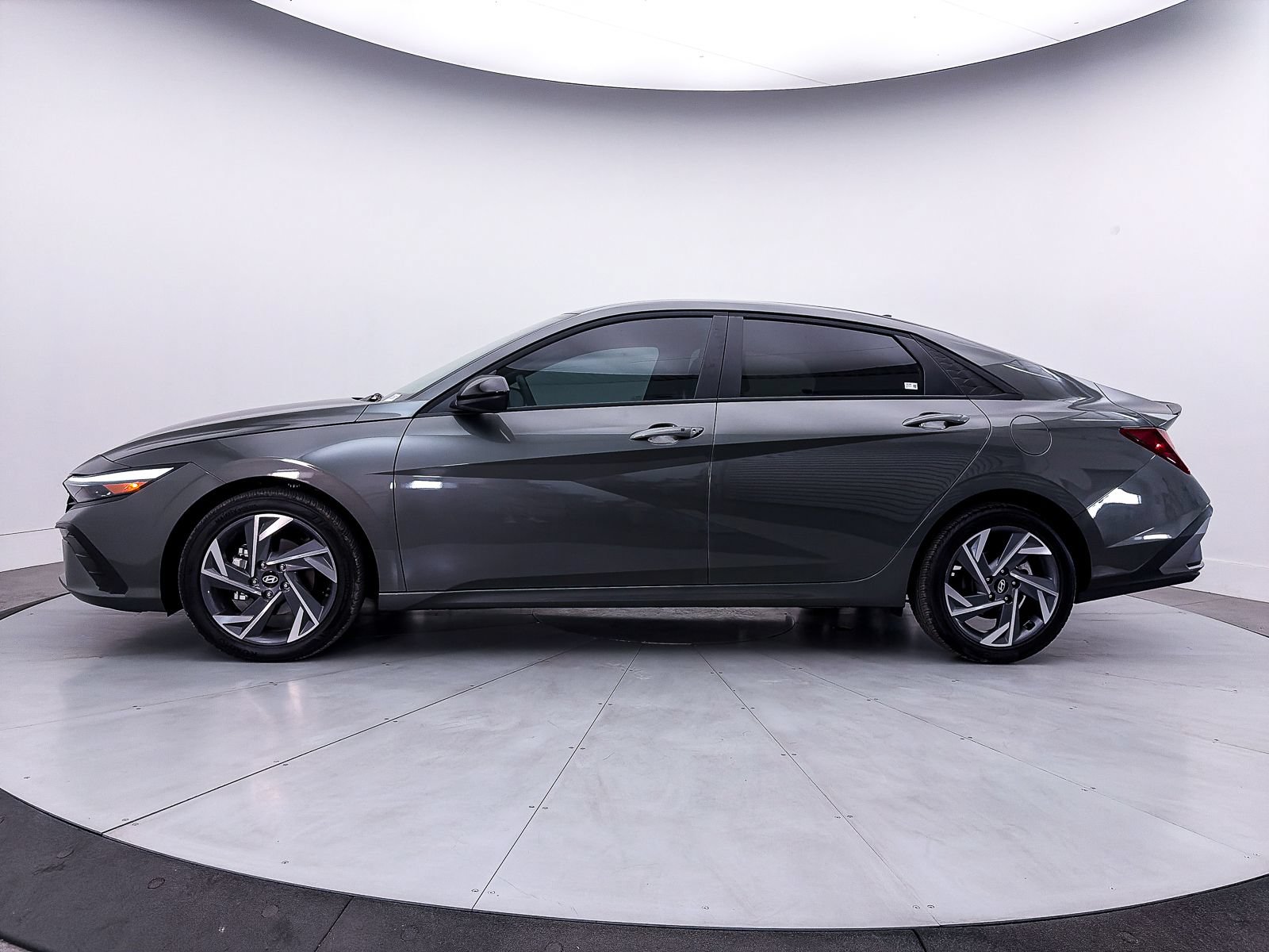Used 2025 Hyundai Elantra Sport FWD image 34