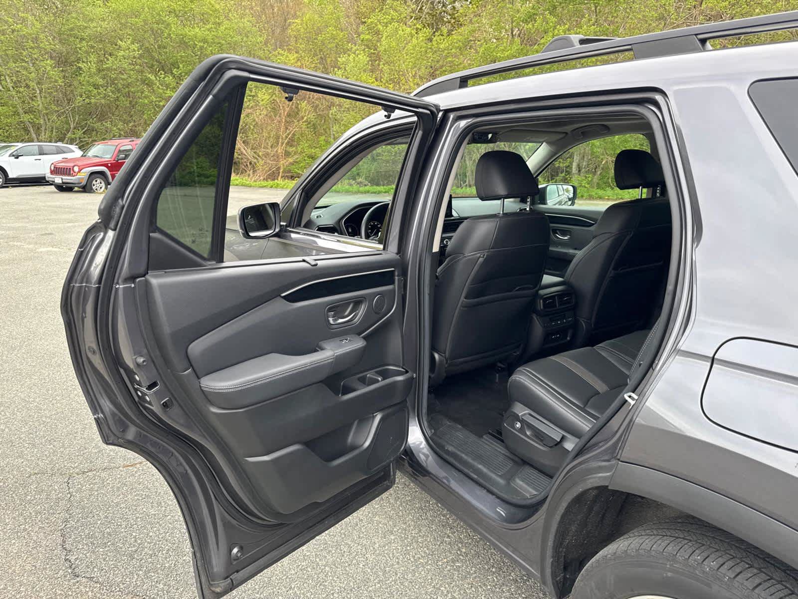 Used 2025 Honda Pilot Touring image 28