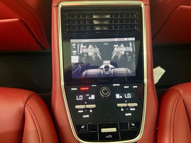 Used 2020 Porsche Panamera RWD image 19