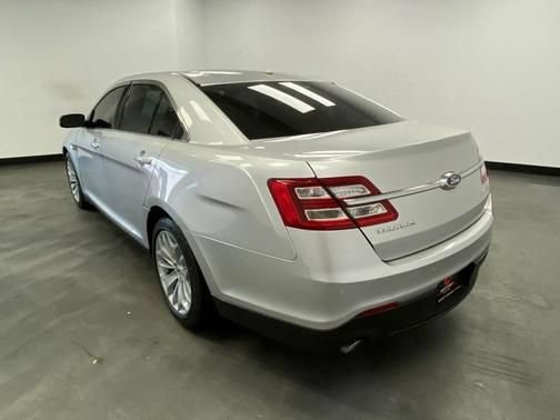 Used 2019 Ford Taurus Limited FWD image 3