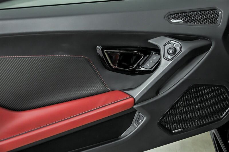 Used 2020 Lamborghini Huracan EVO AWD/4WD image 16