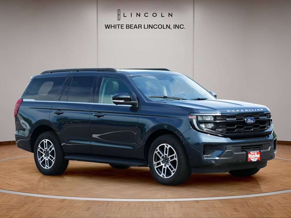 Used 2025 Ford Expedition Active AWD/4WD image 3