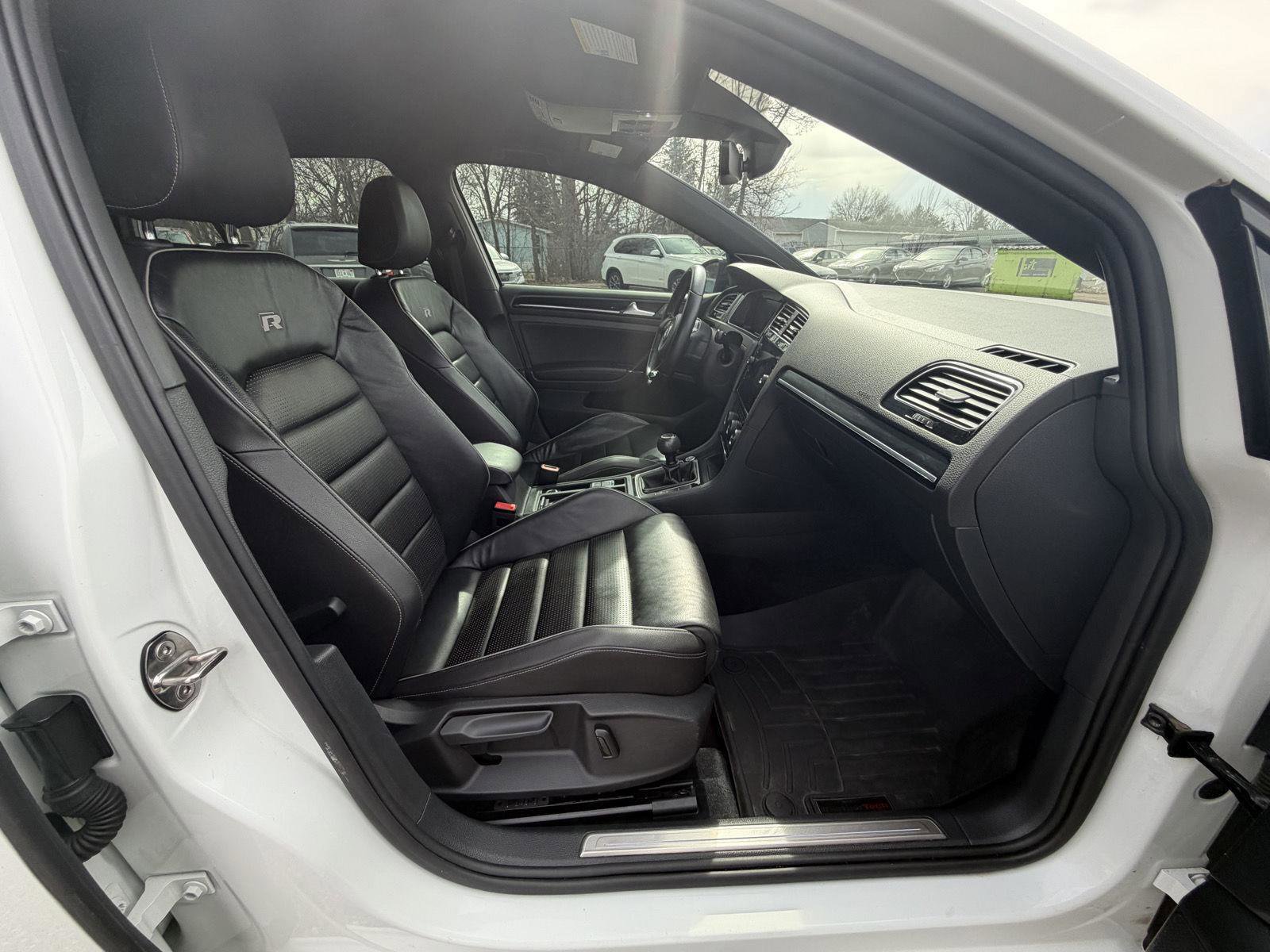 Used 2018 Volkswagen Golf R 4-Door image 31